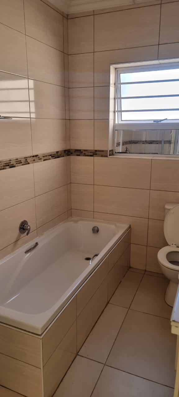 To Let 3 Bedroom Property for Rent in Jeffreys Bay Central Eastern Cape